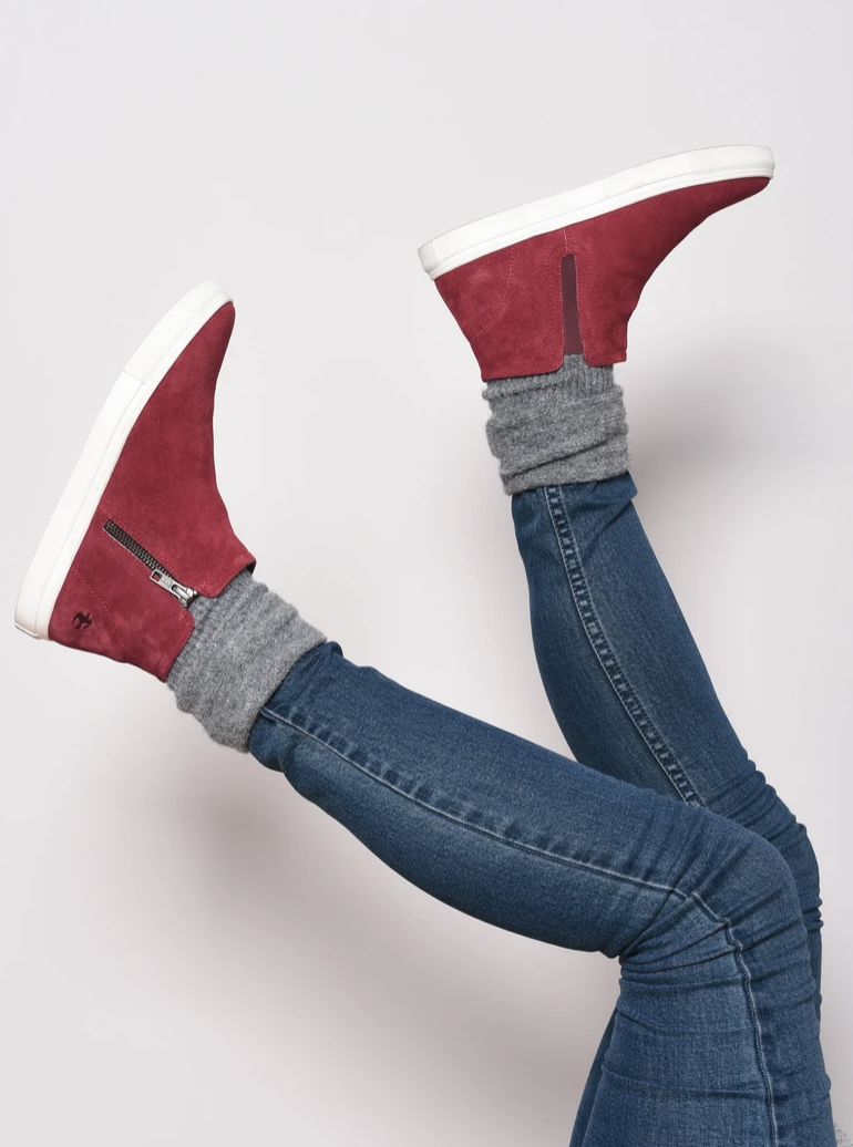 Side zip suede boot