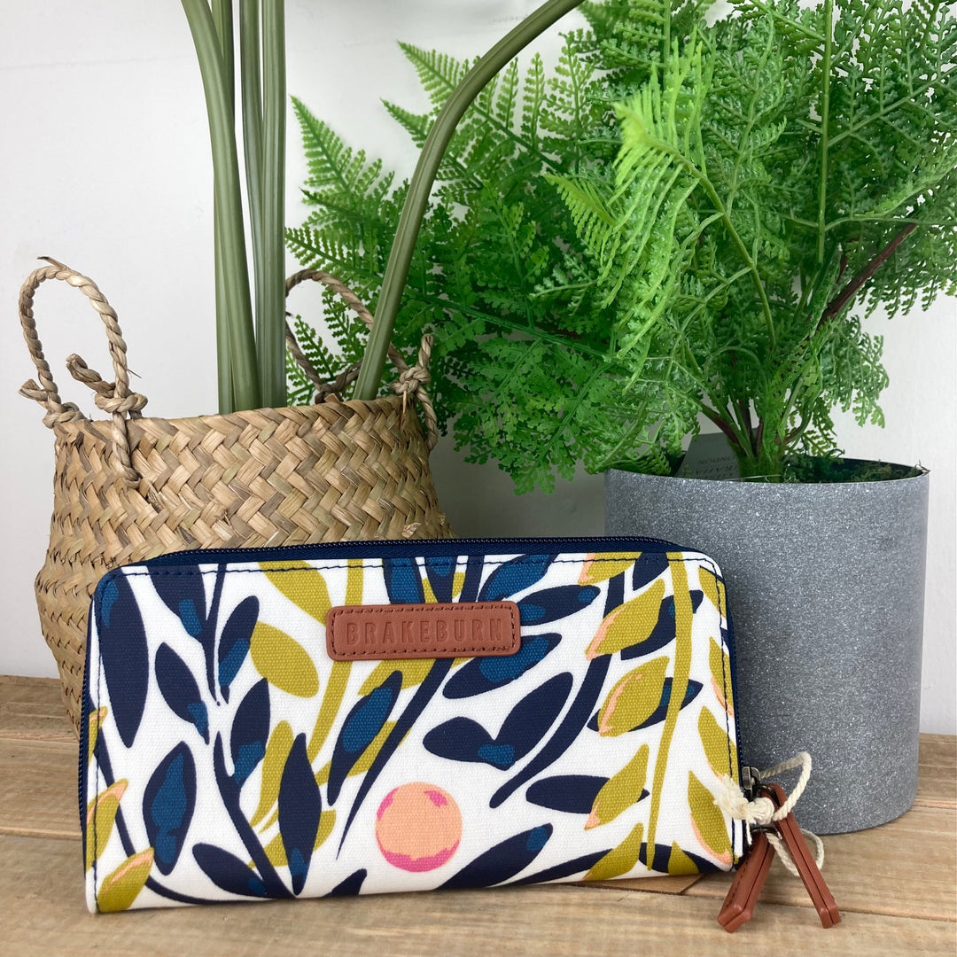 Trailing Zip Around Purse