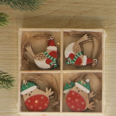 Box of 8 Wooden Robin Decorations
