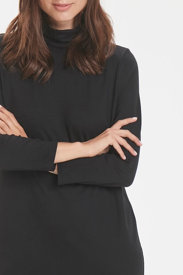 Rebbie Roll Neck Maxi Dress in Black