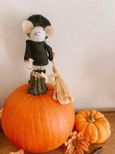 Wool Wizard Mouse Decoration - Halloween Mouse