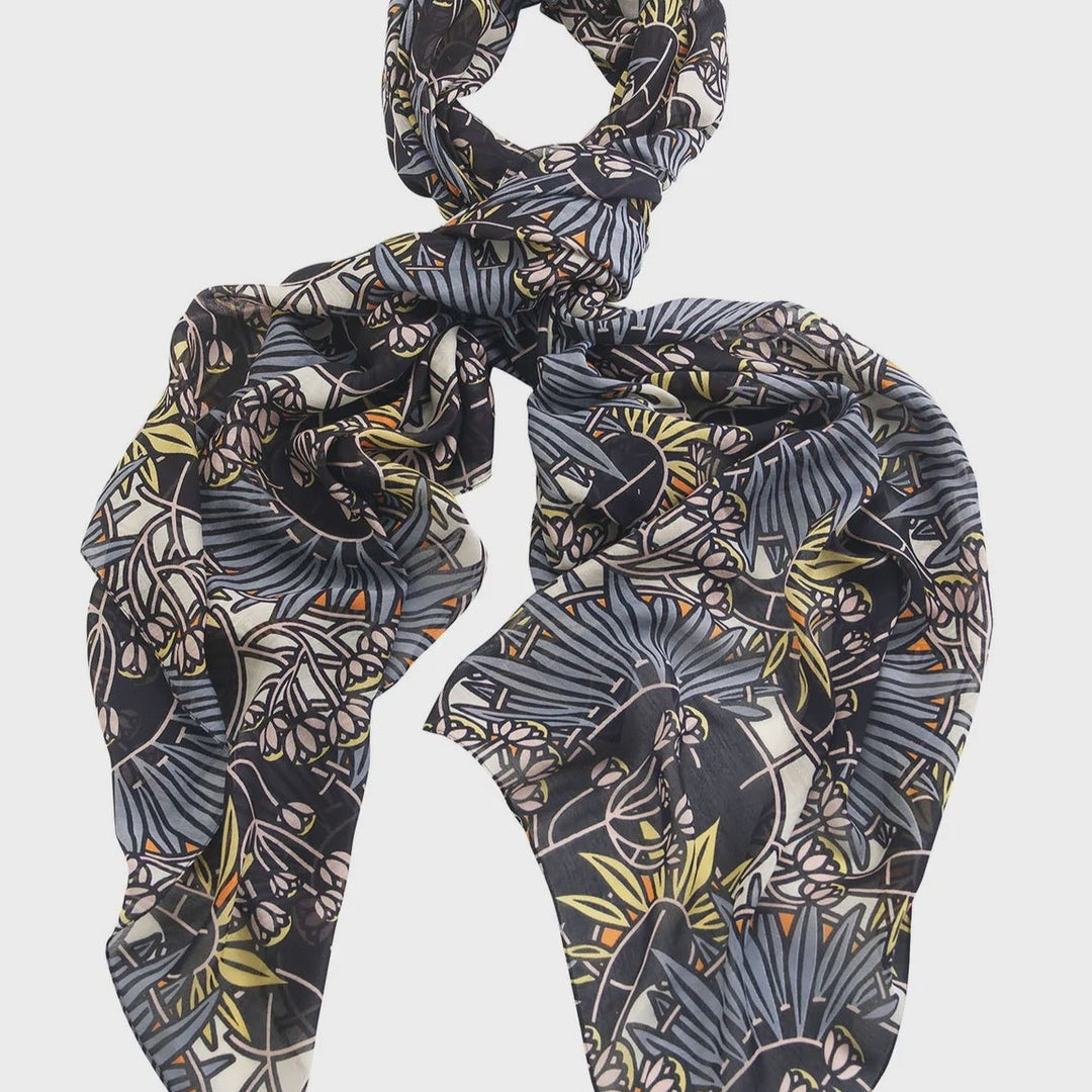 Deco Daisy Grey Scarf