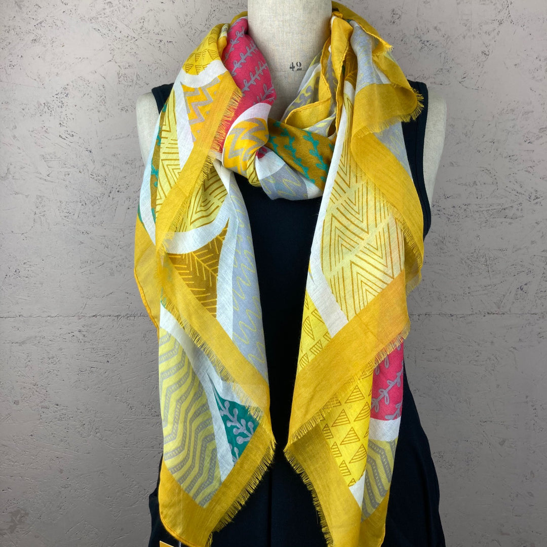 Retro Oval Patterned Scarf with Tassels