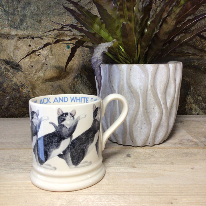 Black & White Cat 1/2 Pint Mug