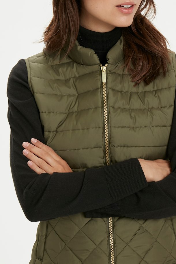 Saga Gilet in Grape Leaf Green