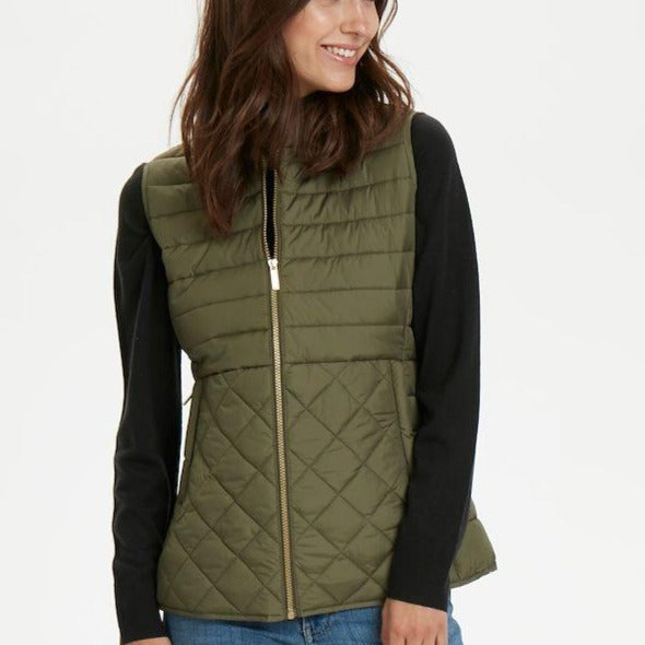 Saga Gilet in Grape Leaf Green