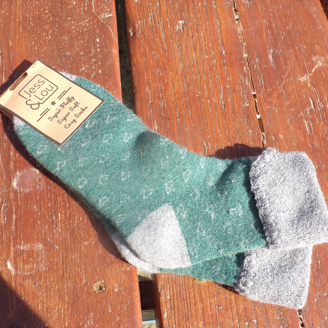 Cuff Socks with Hollow Hearts